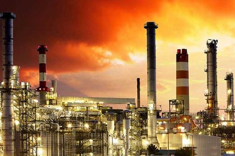 Indian refineries are cutting Russian oil purchases in favor of the US and the Middle East.