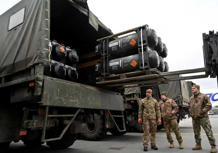 The Italian Foreign Minister suggests a pause in arms provisions to Ukraine amid truce discussions.