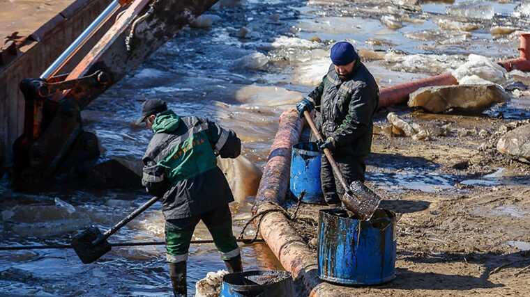 Russia's worn-out oil pipelines: disasters, damage, and corporate inaction