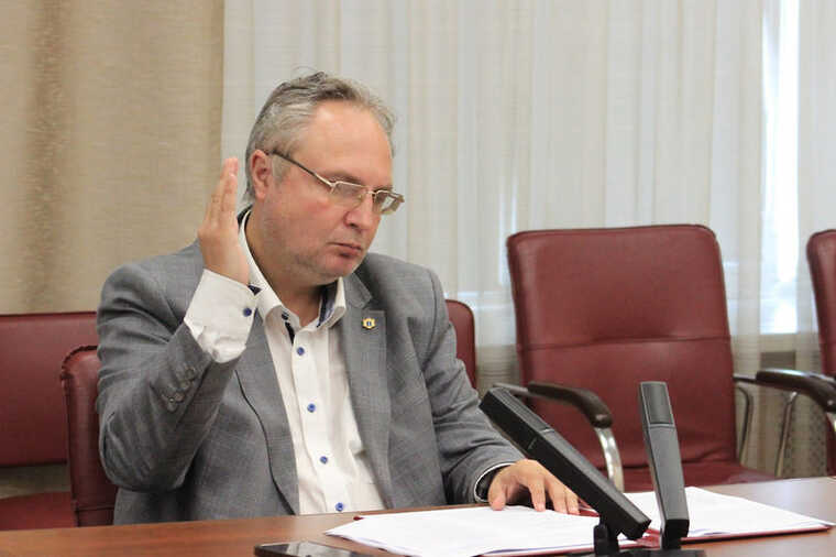 First Deputy Minister of Property Relations Mikhail Dodin was detained in Ulyanovsk.