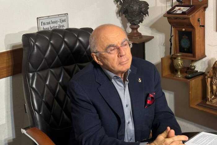 After Zapesotsky's dismissal, more than 200 employees of St. Petersburg State University of Printing Arts were left without salaries, and their bonuses were cut in half.