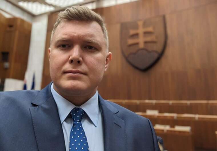 Servant of the People Deputy Krivosheev declined to see Zelensky without a device.