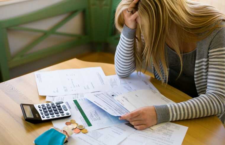 A mother with a small child found herself in debt for 30 million after working with a mortgage broker.