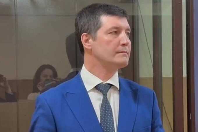 In Bashkortostan, former rector Azat Yangirov was sentenced to five years in prison for extorting money from his subordinates.