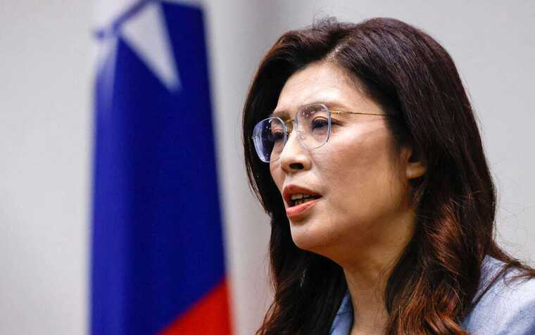Taiwanese opposition leader Cheng Li-wun warned of a threat of war with China and called for dialogue.