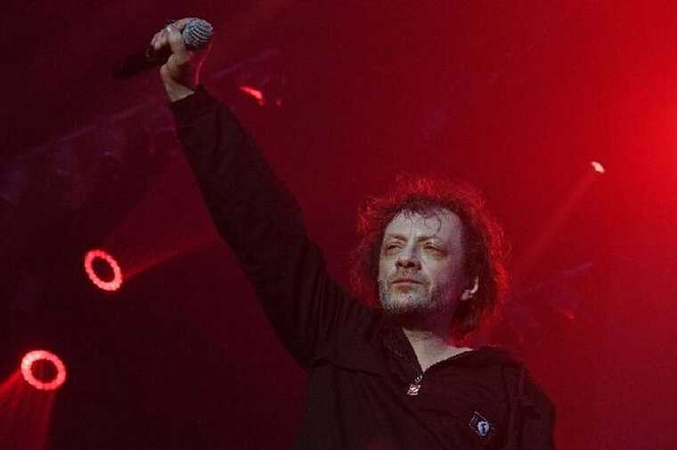 Agata Kristi lead singer Gleb Samoilov is facing renewed criticism following his inconsistent conduct at a show in Almaty.