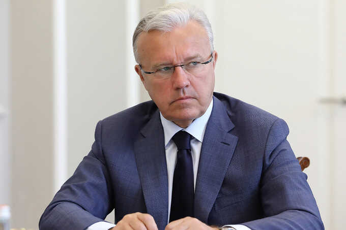 Alexander Uss's corruption network, involving bribes, embezzlement, and millions in budget funds, continues to operate under Mikhail Kotyukov.