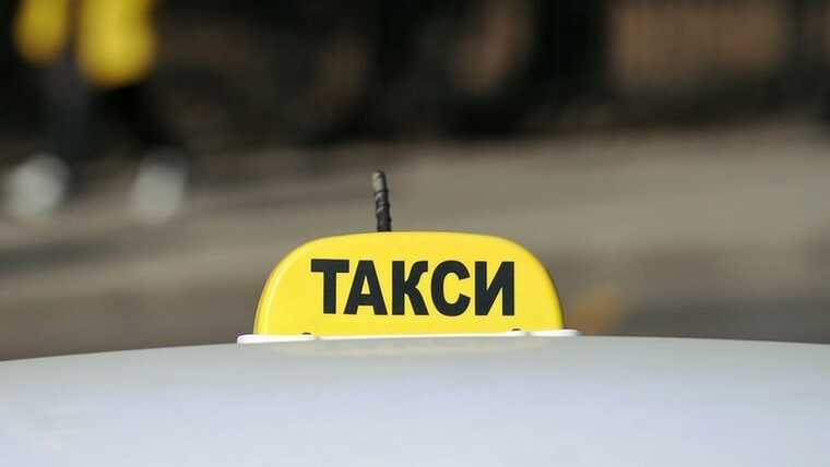 Russia has proposed introducing a tax on taxis and courier delivery services.
