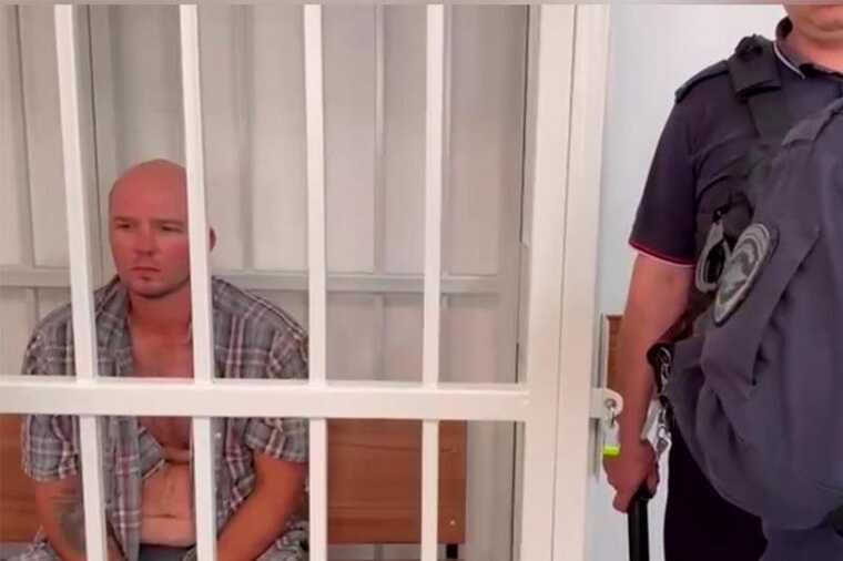 The man who threw a child on the floor at Sheremetyevo Airport will be examined for sanity.