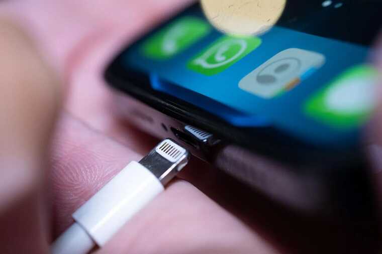 European Apple chargers are causing power outages and equipment failures in Russia.