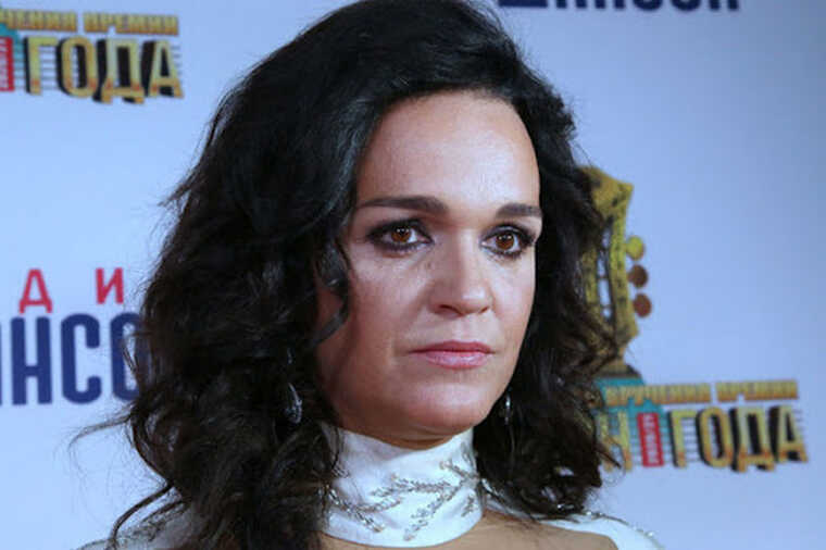 Singer Slava complains that she can't sell her apartments because of Larisa Dolina.