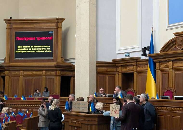 Poroshenko to become prime minister: European Solidarity again blocked the Verkhovna Rada rostrum