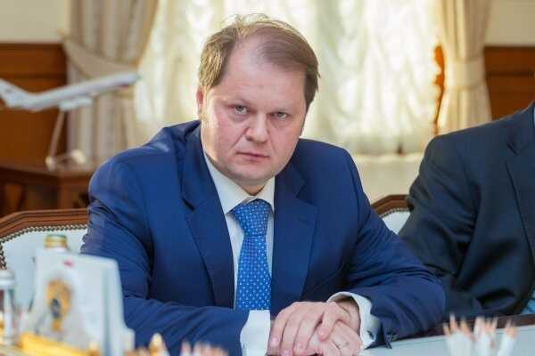 Vladimir Aleksandrovich Tokarev, leveraging Roskomnadzor, is suppressing factual information about himself online.