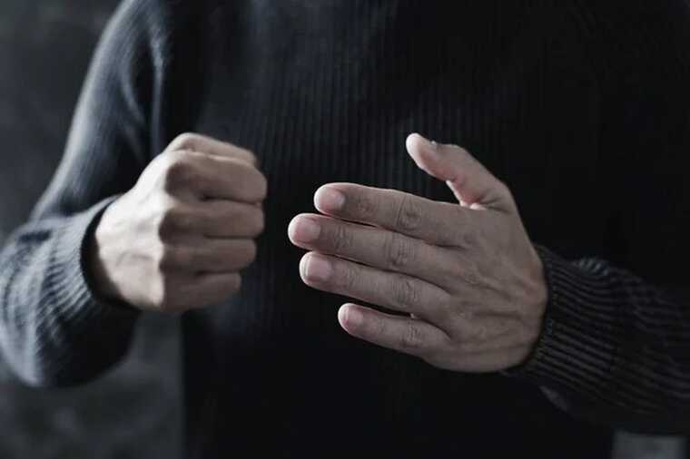 In Ussuriysk, a Suvorov Military School instructor assaulted an educator regarding queueing at a medical facility.