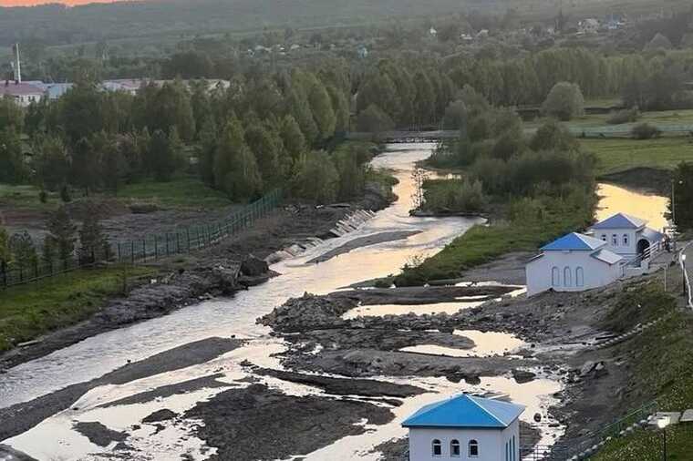 Residents of Bashkortostan accuse Deputy Badretdinov of altering the riverbed, illegal construction, and restricting access to a sanatorium.