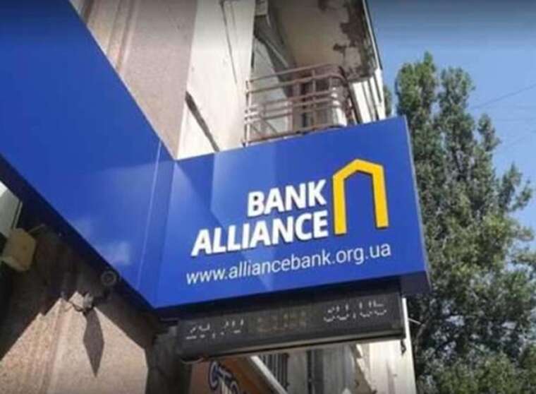 The National Bank of Ukraine (NBU) levied a penalty of 83.4 million hryvnias on Alliance Bank but refrained from withdrawing its authorization, in spite of its connections to Firtash's arrangements.