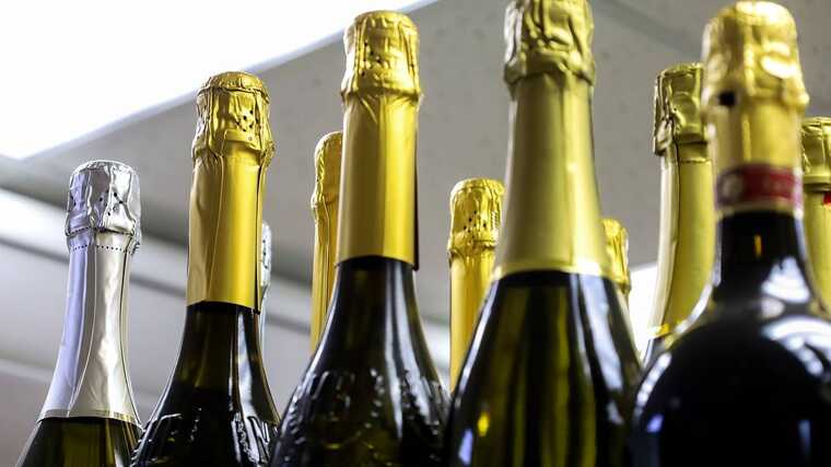 Russian authorities plan to ban discounts on alcohol and restrict its display.