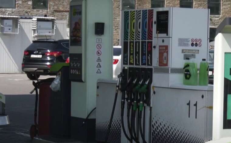 Oil prices are falling, but gasoline prices at Ukrainian gas stations are still rising: What awaits drivers in July?