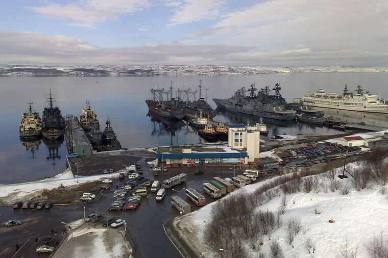 Severomorsk and its naval bases continue to lose residents despite large-scale investments and infrastructure plans.