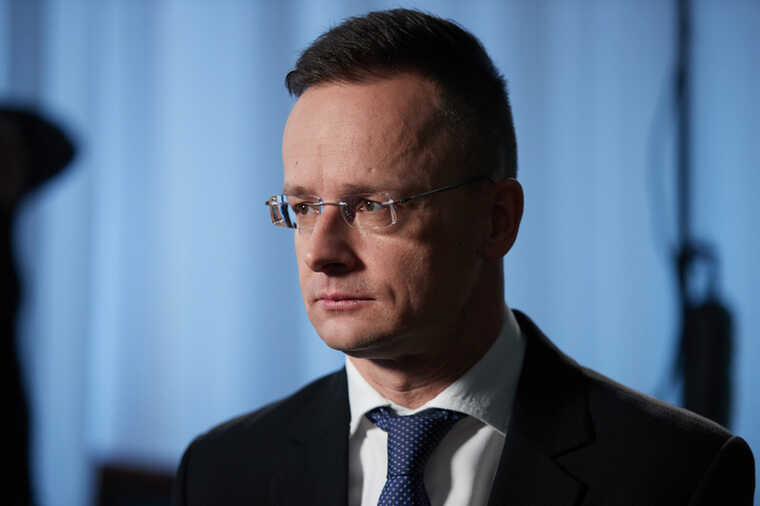 Hungarian Foreign Minister Szijjártó accused Zelenskyy of making false statements about the Hungarian delegation's visit.