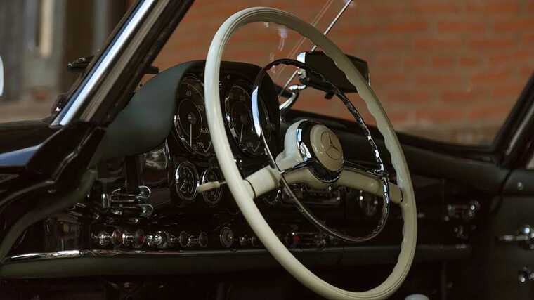 An adviser to the chairman of the Moscow Arbitration Court purchased a Mercedes for 20 million rubles.