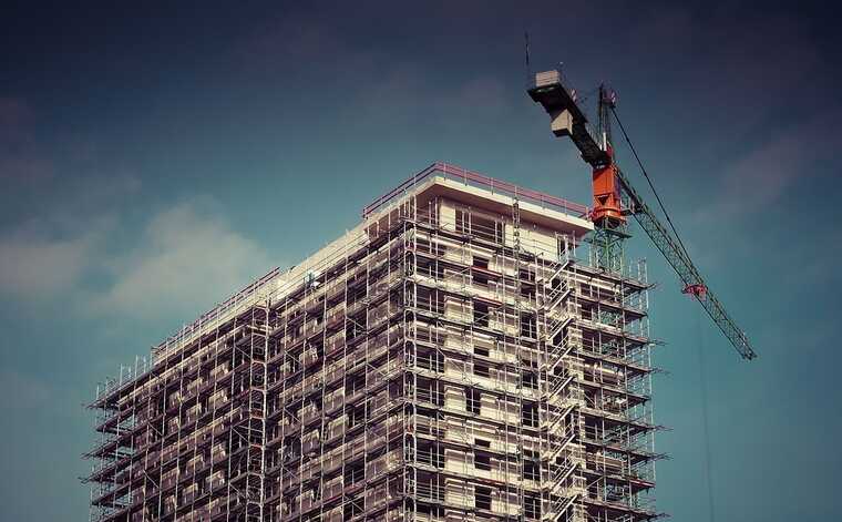 Issues with residential property delivery schedules are complicating the new housing market in Novosibirsk.