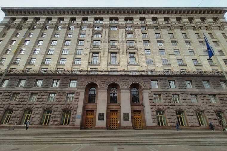 Police conducted a search at Kyiv City Hall and served a notice of suspicion on the director of the financial department.