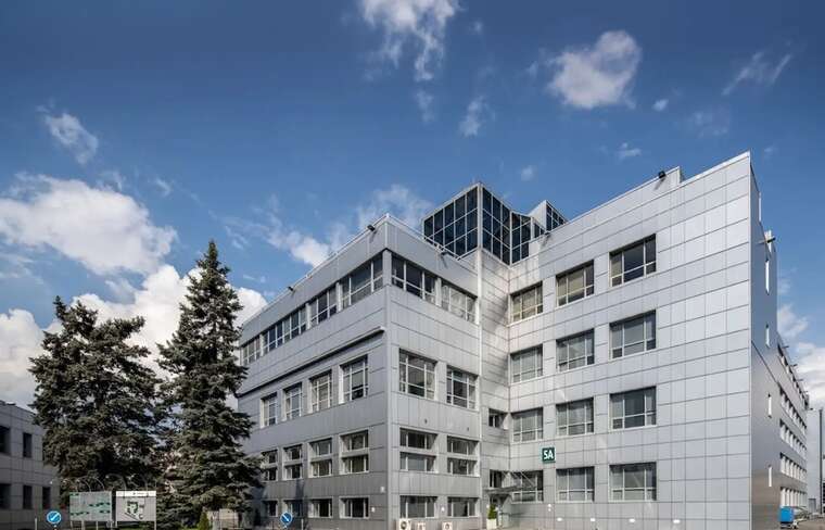 The Grey Plaza business center in Kyiv, damaged by a missile strike, is for sale: the listing doesn't mention the damage.