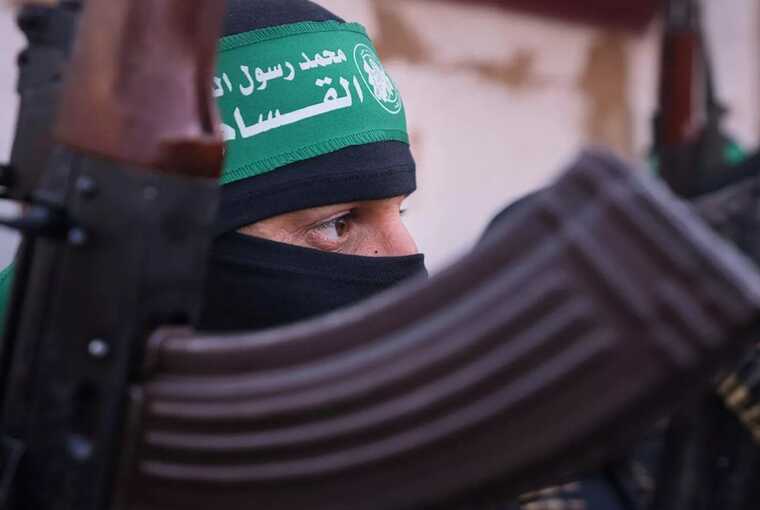 Hamas and the US have reached a preliminary agreement to surrender weapons in exchange for political recognition.