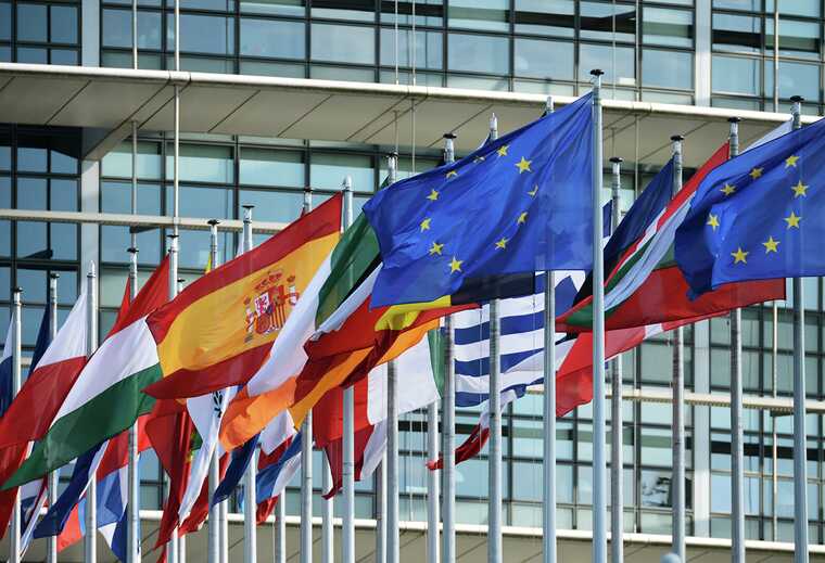 Some European officials are considering handing over Greenland to the US as part of Trump's negotiating strategy.