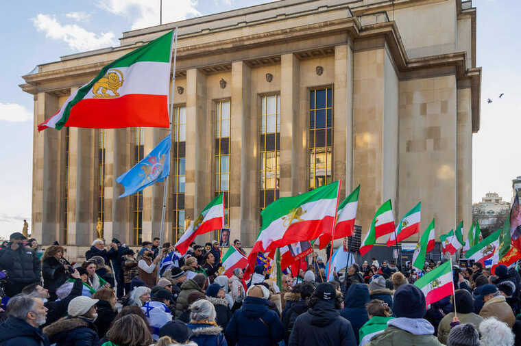 Mass protests in Iran: Parliament holds emergency session after more than 100 dead