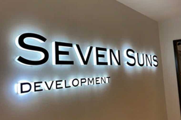 A Moscow court has begun hearing the case against Seven Suns Development, which stole 2.5 billion rubles from 382 shareholders in the Skazochny Les residential complex.